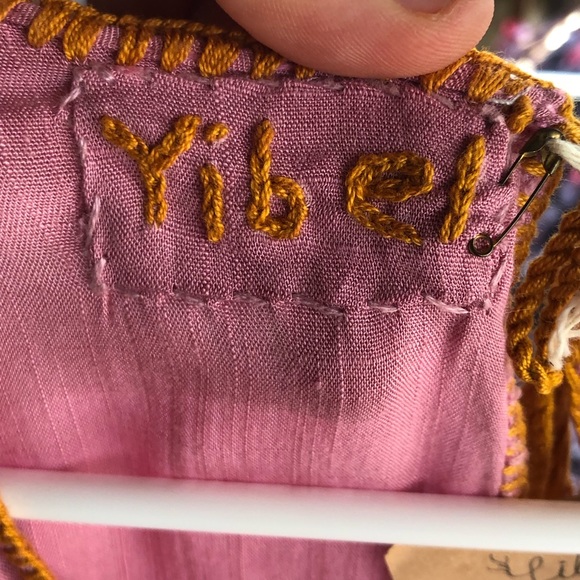 Handmade in Mexico embroidered dress - label is Yibel. L-XL (embedded waist tie) - Picture 2 of 6